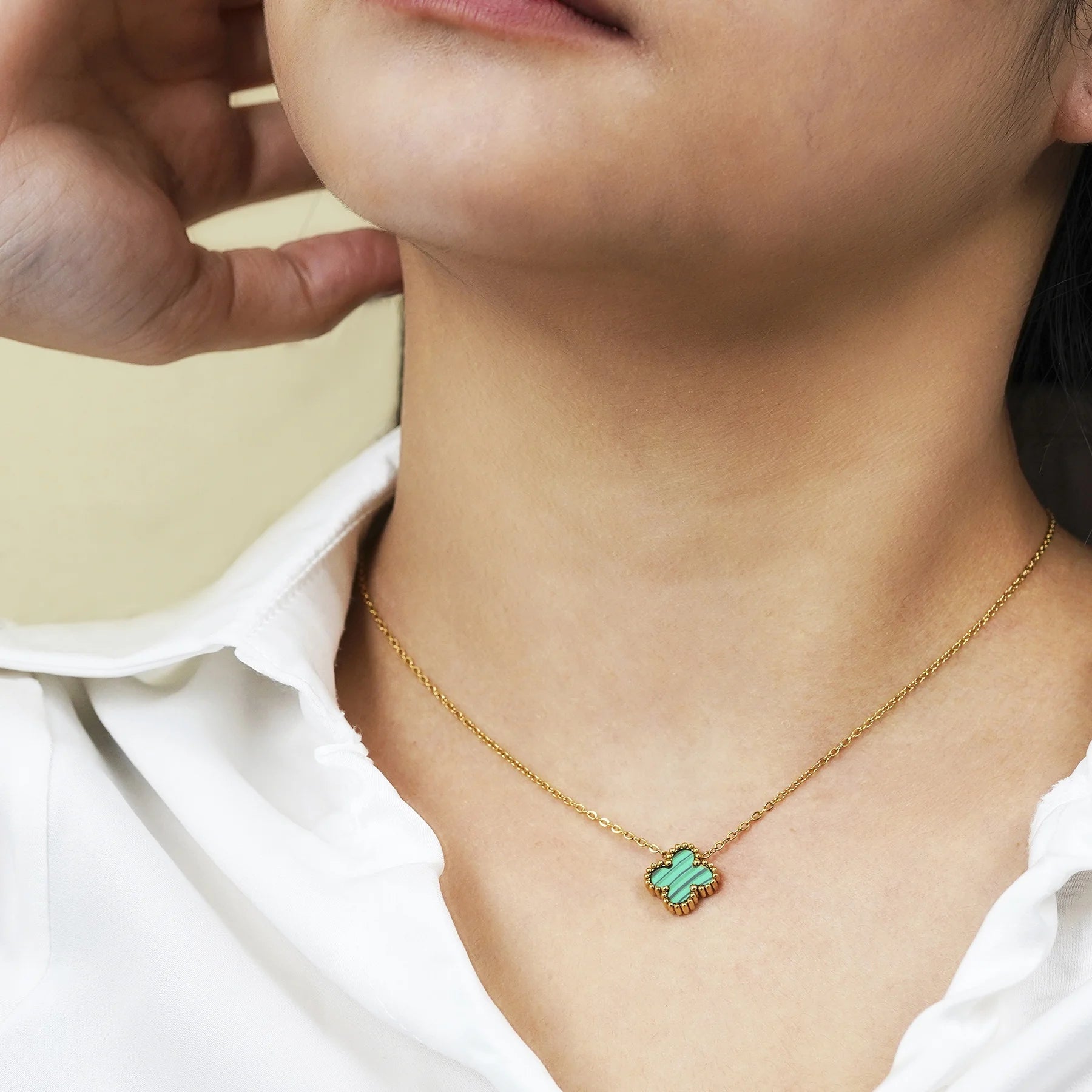 Blue Flower Pendant Necklace in Yellow Gold Plated